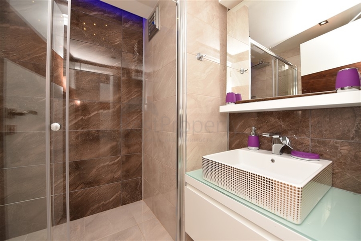 مركز الانيا - مجمع 5 نجوم -شقة غرفتين وصالة 