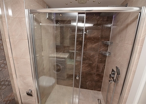 مركز الانيا - مجمع 5 نجوم -شقة غرفتين وصالة 