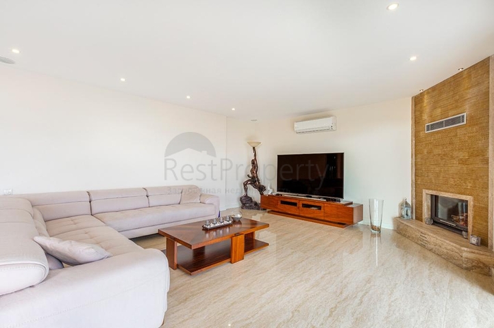 فريدة من  نوعها - فيلا فاخرة -اطلالة بحر وقلعة - في الانيا 