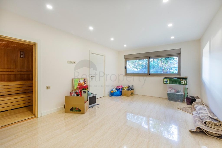 فريدة من  نوعها - فيلا فاخرة -اطلالة بحر وقلعة - في الانيا 