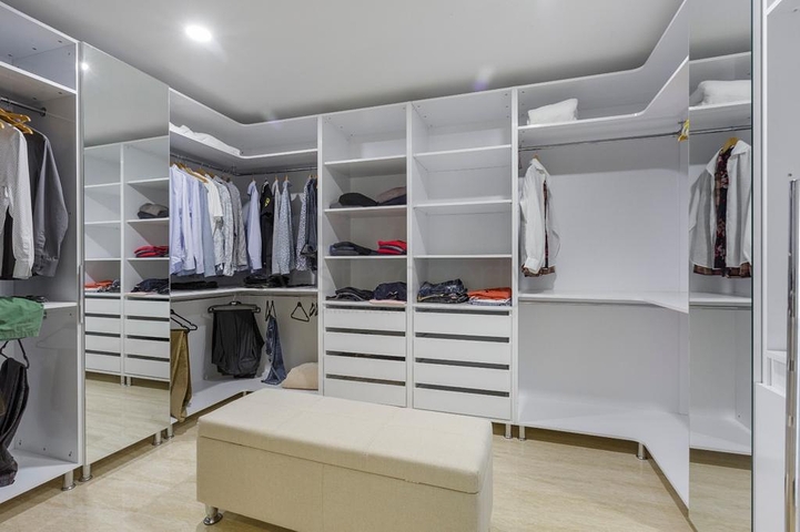 فريدة من  نوعها - فيلا فاخرة -اطلالة بحر وقلعة - في الانيا 