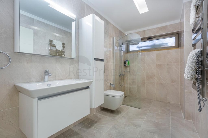 فريدة من  نوعها - فيلا فاخرة -اطلالة بحر وقلعة - في الانيا 