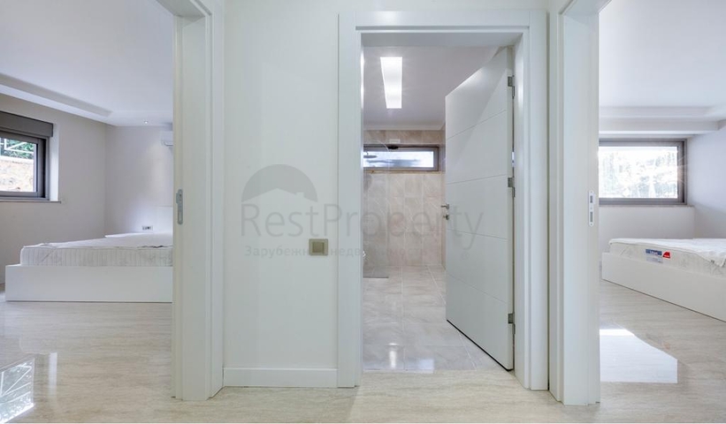 فريدة من  نوعها - فيلا فاخرة -اطلالة بحر وقلعة - في الانيا 