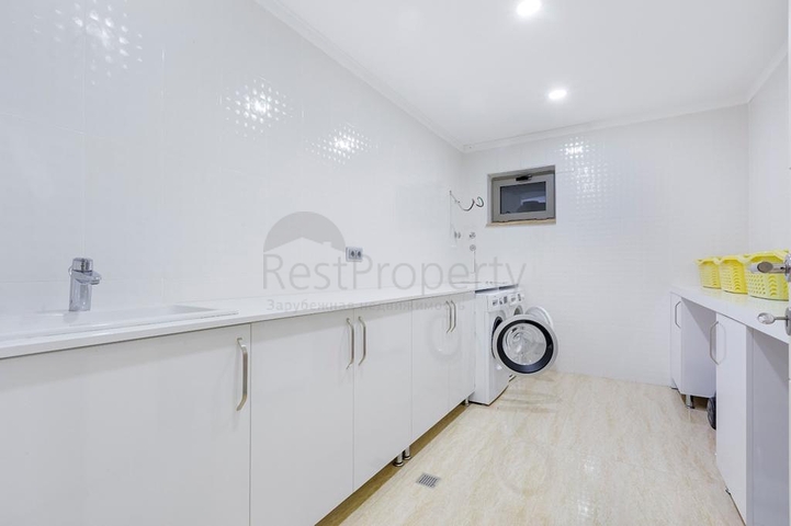 فريدة من  نوعها - فيلا فاخرة -اطلالة بحر وقلعة - في الانيا 