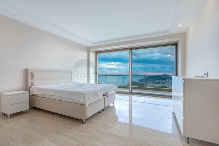 فريدة من  نوعها - فيلا فاخرة -اطلالة بحر وقلعة - في الانيا 