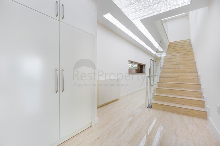 فريدة من  نوعها - فيلا فاخرة -اطلالة بحر وقلعة - في الانيا 