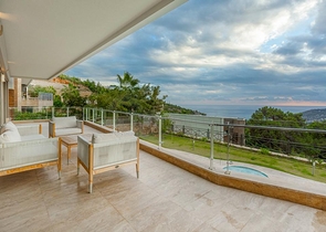 فريدة من  نوعها - فيلا فاخرة -اطلالة بحر وقلعة - في الانيا 