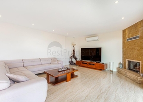 فريدة من  نوعها - فيلا فاخرة -اطلالة بحر وقلعة - في الانيا 