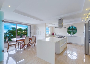 فريدة من  نوعها - فيلا فاخرة -اطلالة بحر وقلعة - في الانيا 