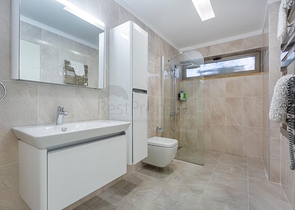 فريدة من  نوعها - فيلا فاخرة -اطلالة بحر وقلعة - في الانيا 