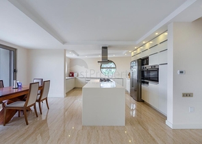 فريدة من  نوعها - فيلا فاخرة -اطلالة بحر وقلعة - في الانيا 