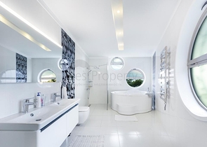 فريدة من  نوعها - فيلا فاخرة -اطلالة بحر وقلعة - في الانيا 