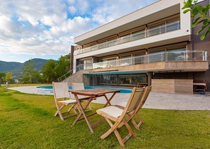 فريدة من  نوعها - فيلا فاخرة -اطلالة بحر وقلعة - في الانيا 