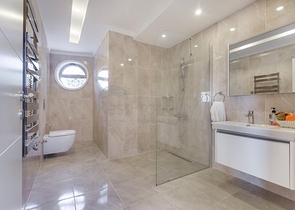 فريدة من  نوعها - فيلا فاخرة -اطلالة بحر وقلعة - في الانيا 