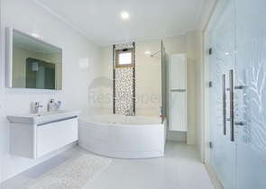 فريدة من  نوعها - فيلا فاخرة -اطلالة بحر وقلعة - في الانيا 