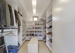 فريدة من  نوعها - فيلا فاخرة -اطلالة بحر وقلعة - في الانيا 