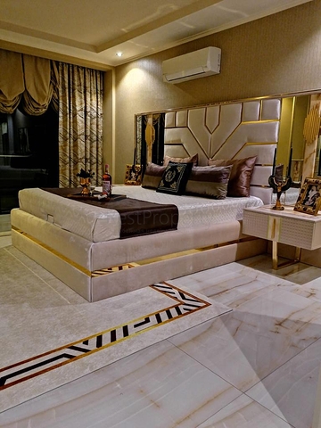 قمة الفخامة - فيلا الاحلام - اطلالة بحر وقلعة - في الانيا 