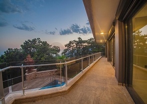 قمة الفخامة - فيلا الاحلام - اطلالة بحر وقلعة - في الانيا 