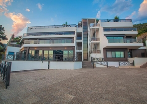 قمة الفخامة - فيلا الاحلام - اطلالة بحر وقلعة - في الانيا 