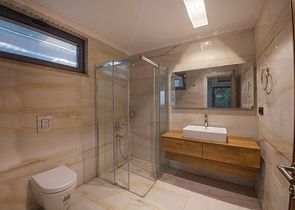 قمة الفخامة - فيلا الاحلام - اطلالة بحر وقلعة - في الانيا 