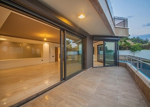 قمة الفخامة - فيلا الاحلام - اطلالة بحر وقلعة - في الانيا 