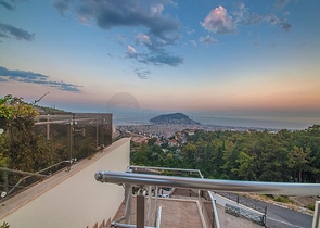 قمة الفخامة - فيلا الاحلام - اطلالة بحر وقلعة - في الانيا 