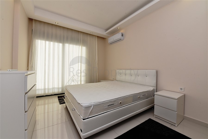 مجمع خمس نجوم - شقة فاخرة من تصميم غرفة وصالة - في الانيا 