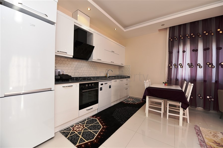 مجمع خمس نجوم - شقة فاخرة من تصميم غرفة وصالة - في الانيا 