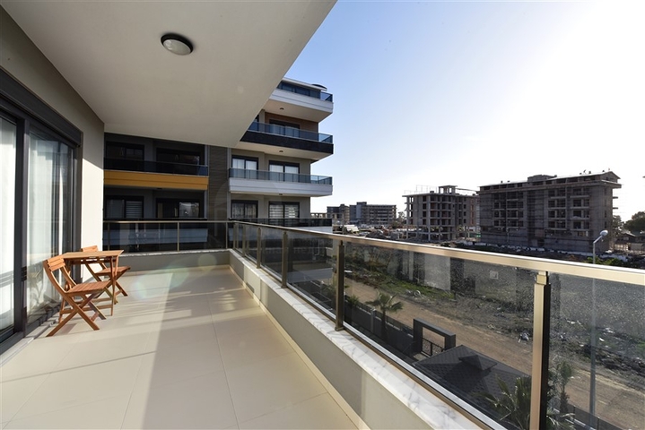 مجمع خمس نجوم - شقة فاخرة من تصميم غرفة وصالة - في الانيا 