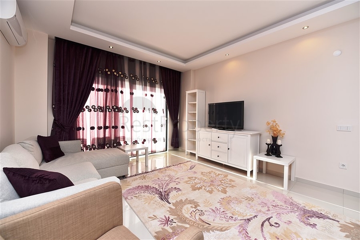 مجمع خمس نجوم - شقة فاخرة من تصميم غرفة وصالة - في الانيا 