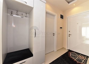 مجمع خمس نجوم - شقة فاخرة من تصميم غرفة وصالة - في الانيا 