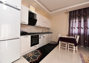 مجمع خمس نجوم - شقة فاخرة من تصميم غرفة وصالة - في الانيا 