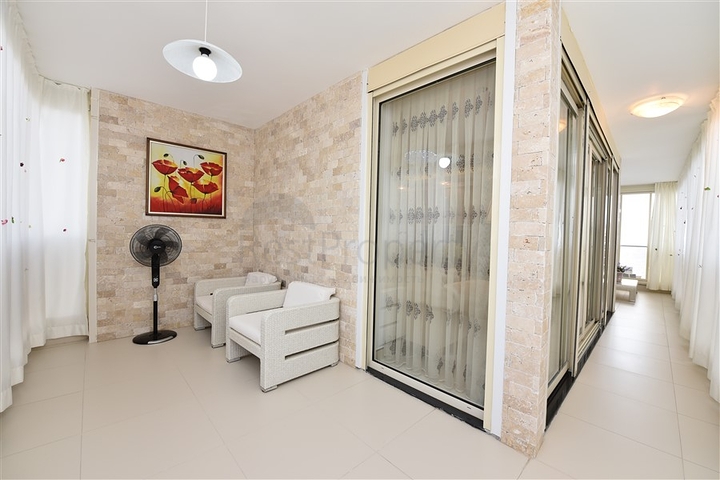 شقة فاخرة - مجمع خمس نجوم - في الانيا 