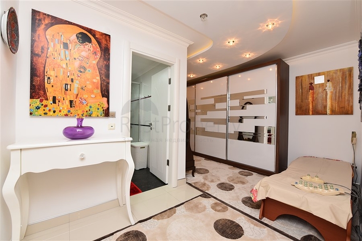 شقة فاخرة - مجمع خمس نجوم - في الانيا 