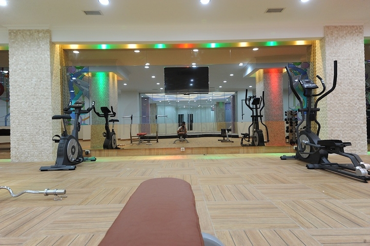 شقة فاخرة - مجمع خمس نجوم - في الانيا 