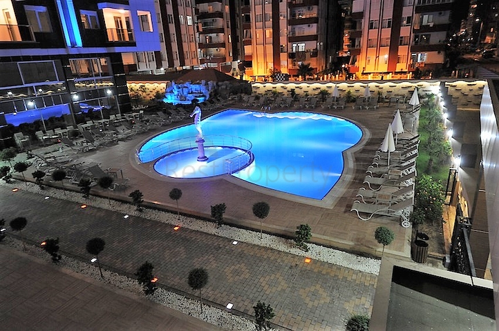 شقة فاخرة - مجمع خمس نجوم - في الانيا 