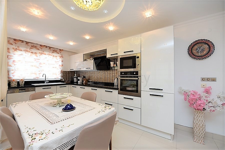 شقة فاخرة - مجمع خمس نجوم - في الانيا 