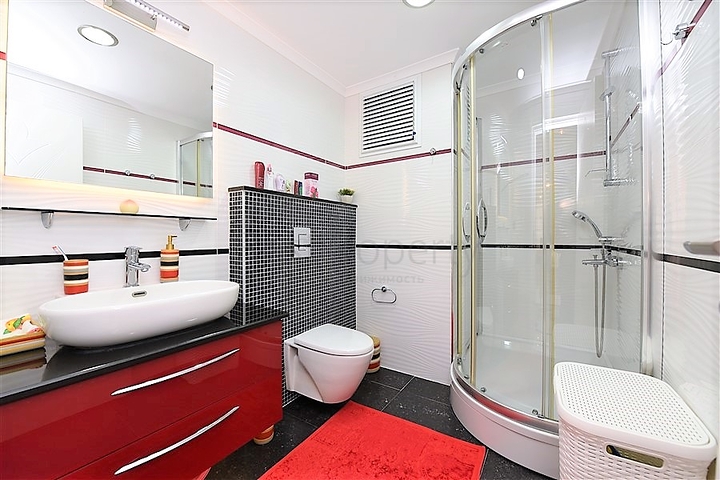 شقة فاخرة - مجمع خمس نجوم - في الانيا 