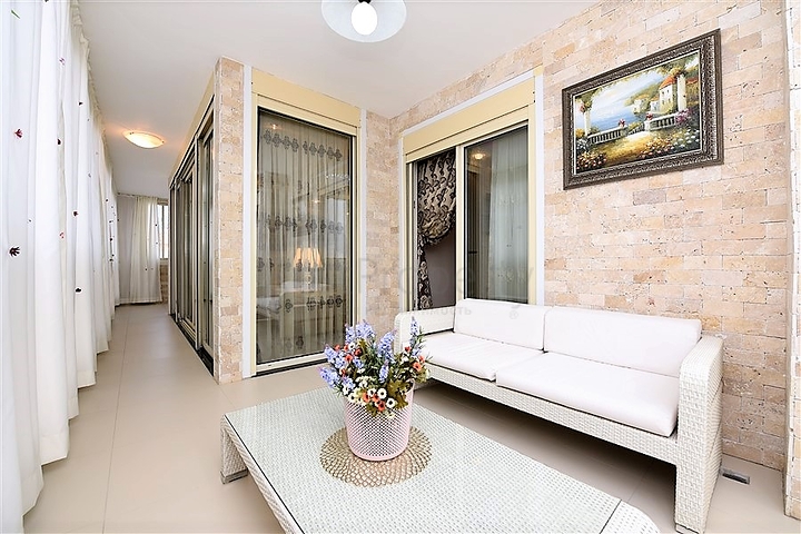 شقة فاخرة - مجمع خمس نجوم - في الانيا 