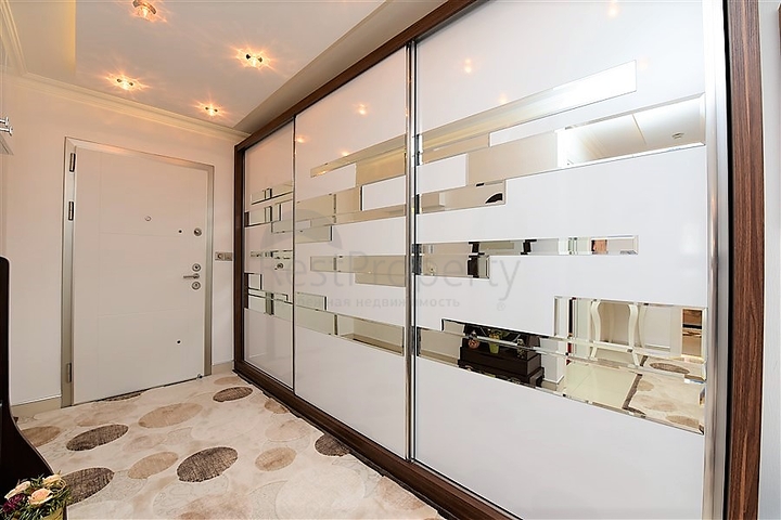 شقة فاخرة - مجمع خمس نجوم - في الانيا 