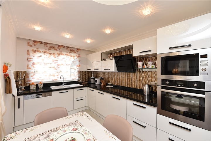 شقة فاخرة - مجمع خمس نجوم - في الانيا 