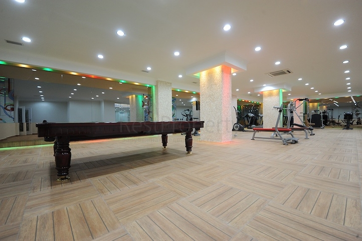 شقة فاخرة - مجمع خمس نجوم - في الانيا 