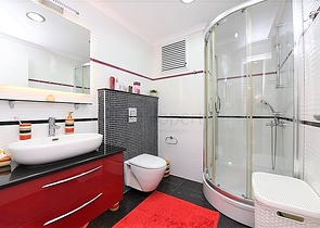 شقة فاخرة - مجمع خمس نجوم - في الانيا 