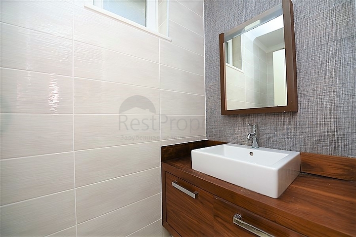 فيلا فاخرة -اطلالة على البحر والقلعة - في مدينة الانيا 