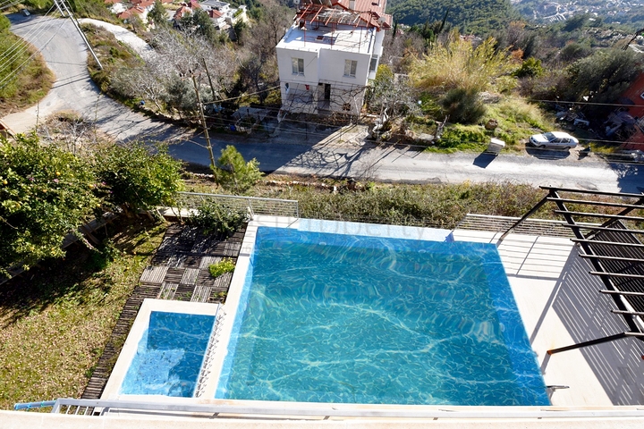 فيلا فاخرة -اطلالة على البحر والقلعة - في مدينة الانيا 