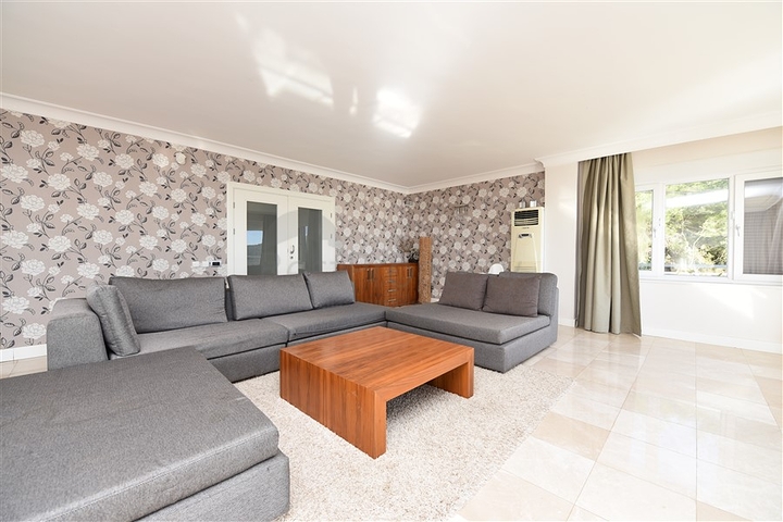 فيلا فاخرة -اطلالة على البحر والقلعة - في مدينة الانيا 