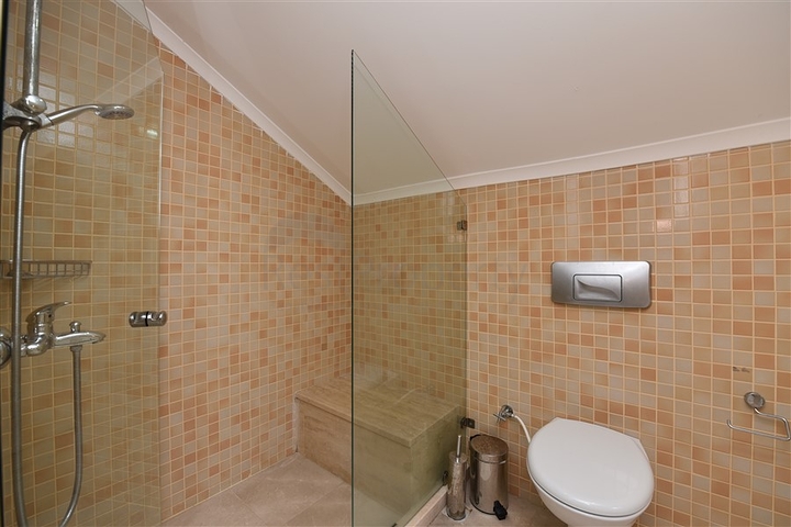 فيلا فاخرة -اطلالة على البحر والقلعة - في مدينة الانيا 