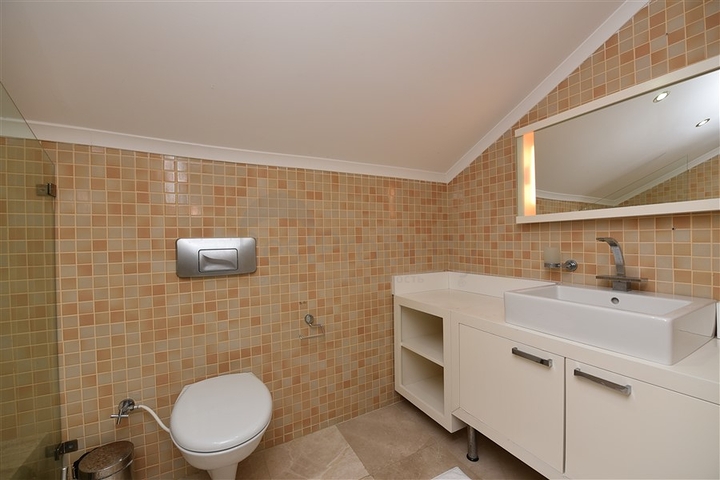 فيلا فاخرة -اطلالة على البحر والقلعة - في مدينة الانيا 