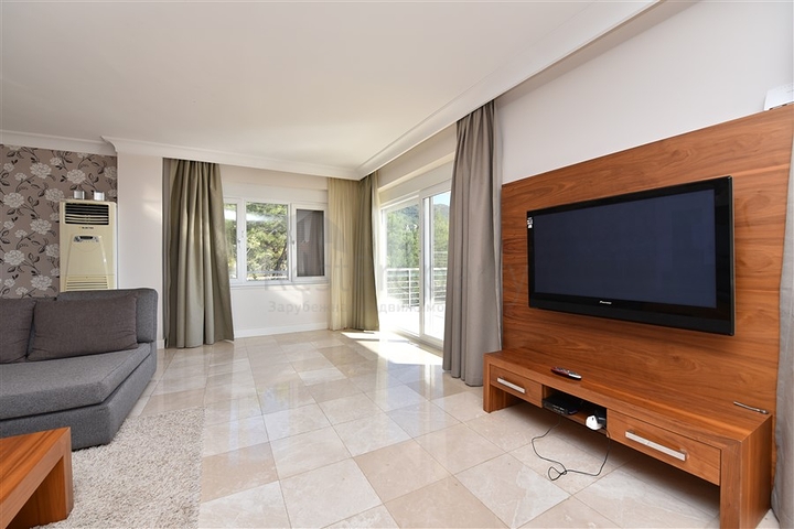 فيلا فاخرة -اطلالة على البحر والقلعة - في مدينة الانيا 