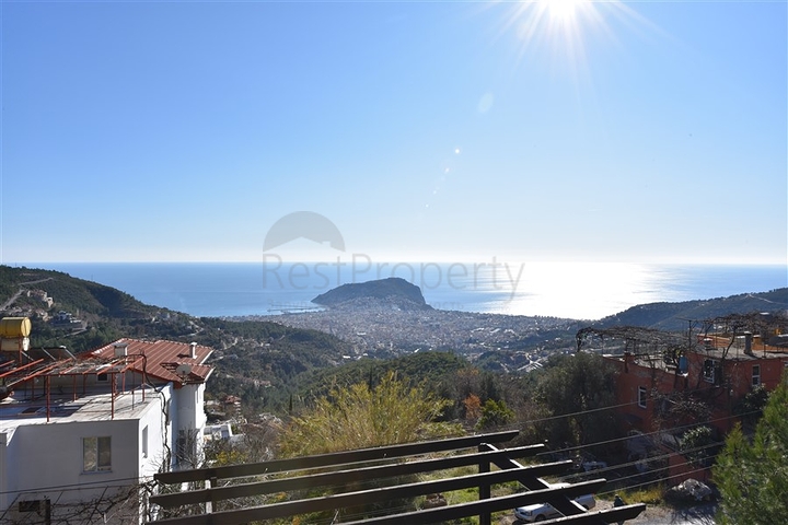 فيلا فاخرة -اطلالة على البحر والقلعة - في مدينة الانيا 